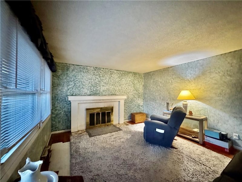 5821 Rosehill Rd, Shawnee, KS 66216