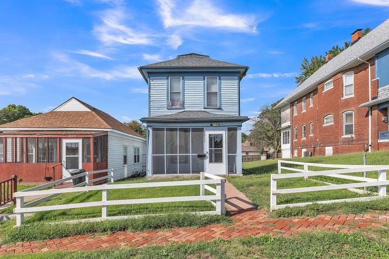 2211 Jones St, St Joseph, MO 64506