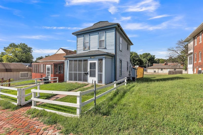 2211 Jones St, St Joseph, MO 64506