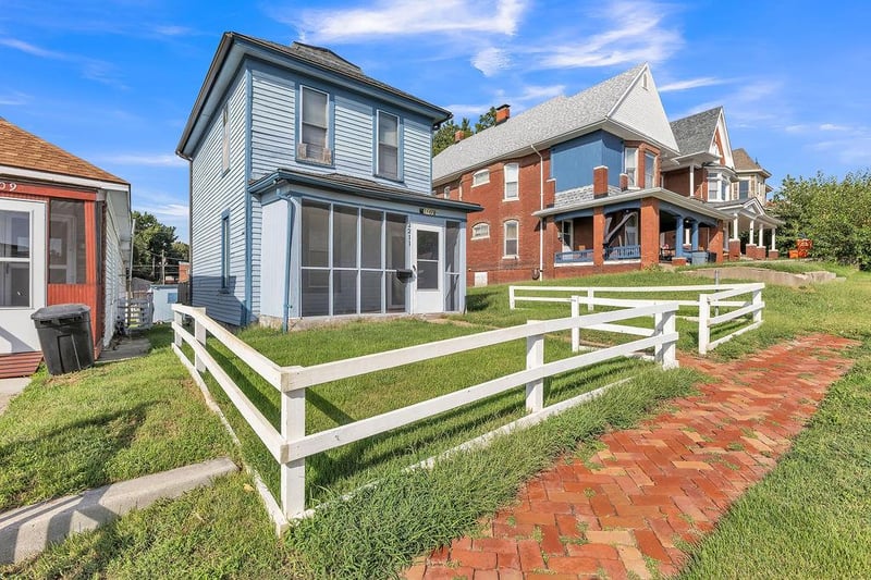 2211 Jones St, St Joseph, MO 64506