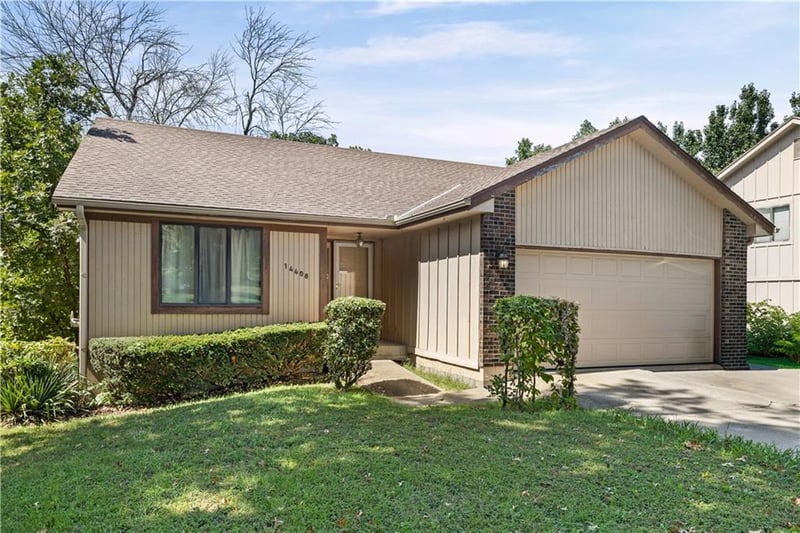 14408 St Andrews Dr, Grandview, MO 64030