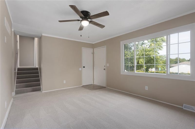 7801 NE San Rafael Dr, Kansas City, MO 64119