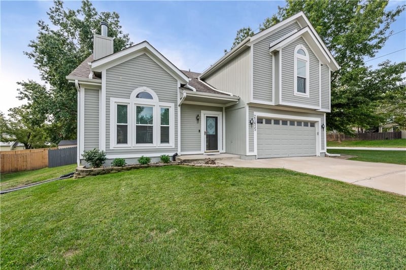 21415 W 52nd St, Shawnee, KS 66218