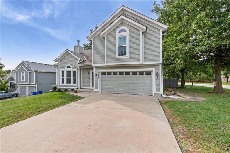 21415 W 52nd St, Shawnee, KS 66218