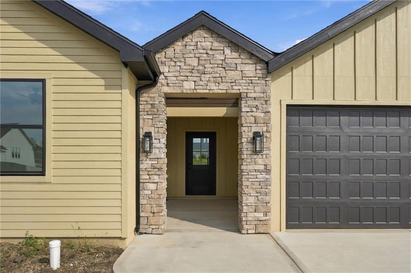 1102 Bluestem Cir, Baldwin City, KS 66006