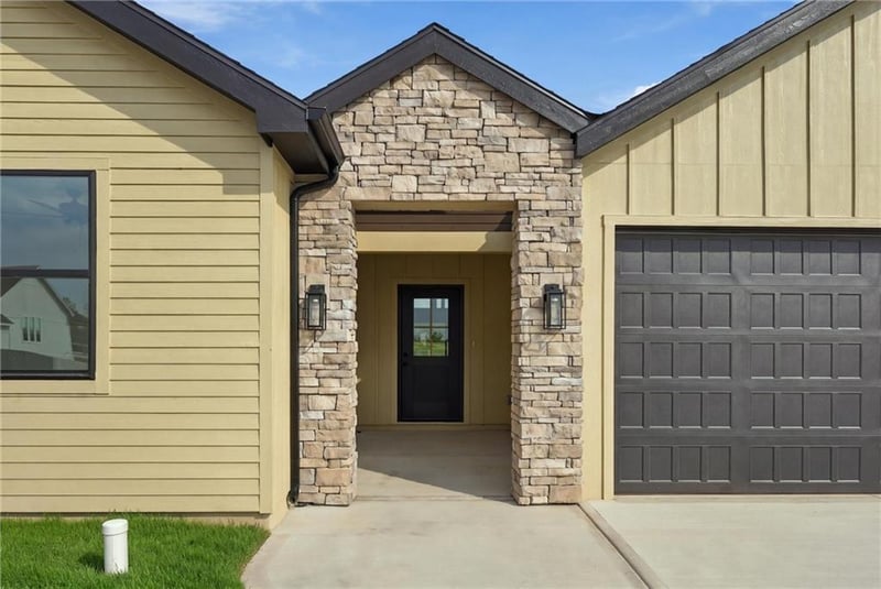 1102 Bluestem Cir, Baldwin City, KS 66006