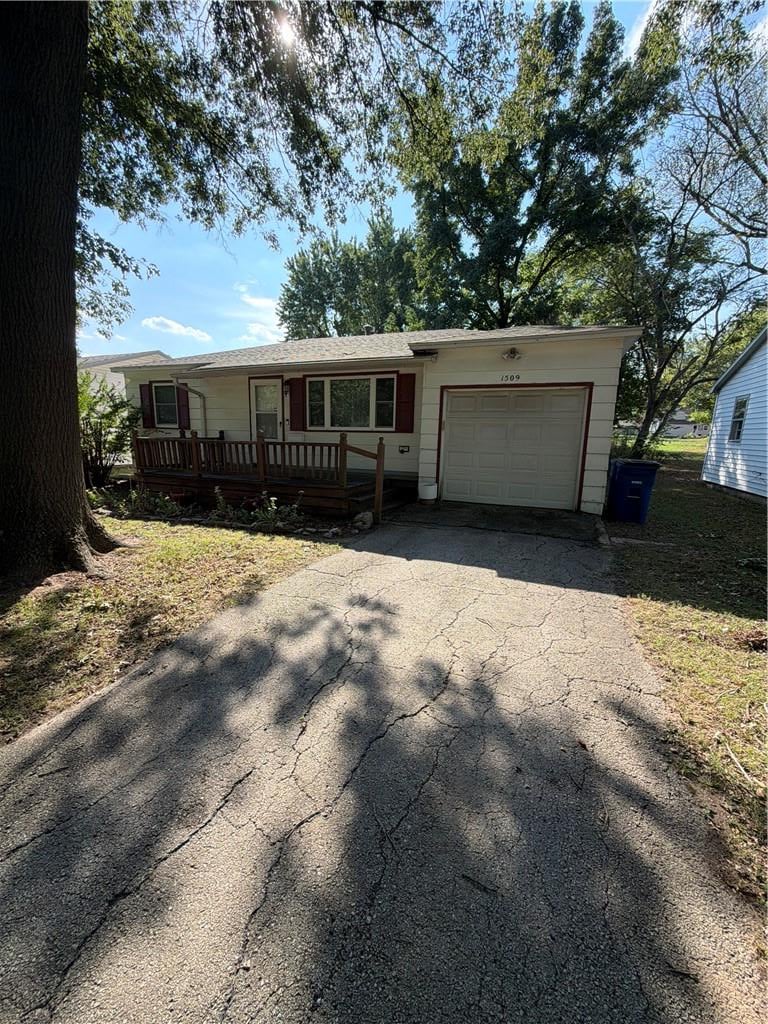 1509 S Ashby Ave, Chanute, KS 66720