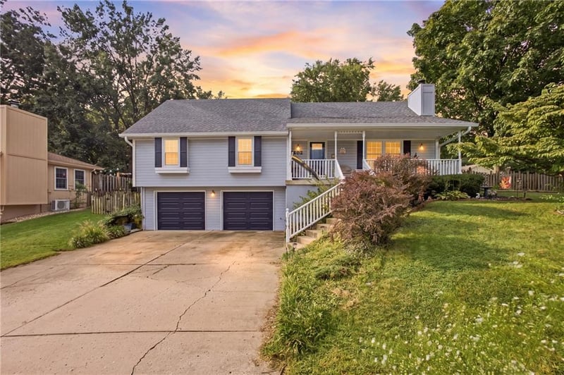 502 NE Fox Trail Dr, Blue Springs, MO 64014