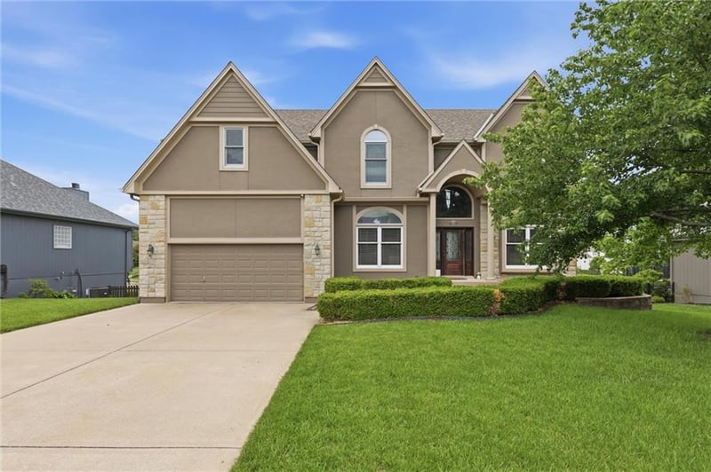 2808 SW Arthur Dr, Lee's Summit, MO 64082