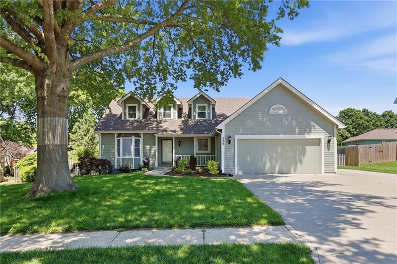 528 NE Bordner Dr, Lee's Summit, MO 64086