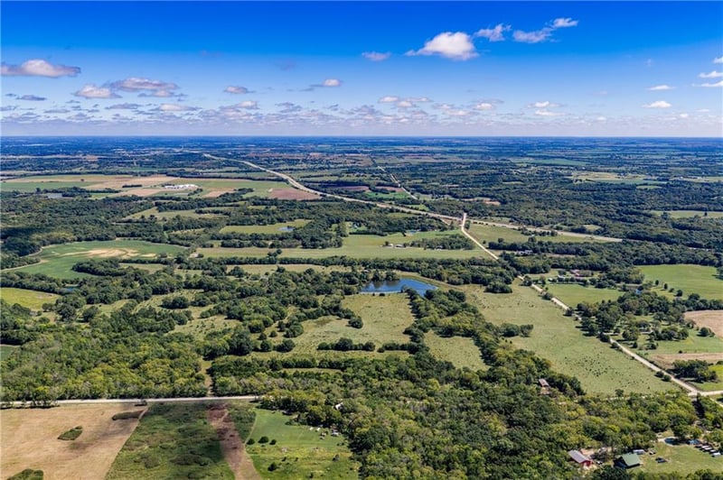 1593 Rock Creek Rd, Ottawa, KS 66067