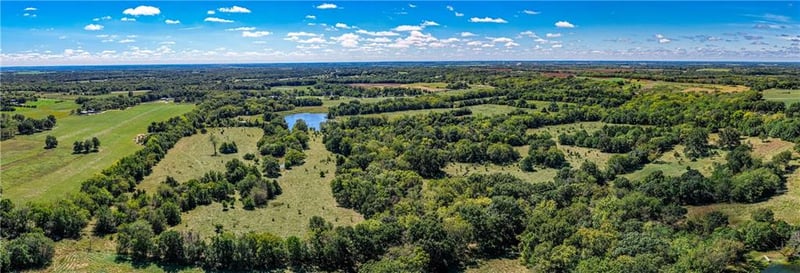 1593 Rock Creek Rd, Ottawa, KS 66067