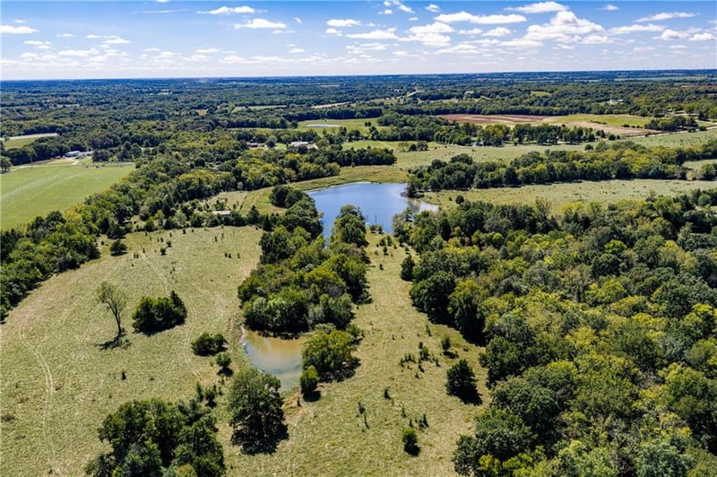 1593 Rock Creek Rd, Ottawa, KS 66067