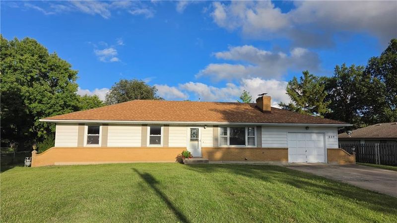 609 Park St, Lathrop, MO 64465