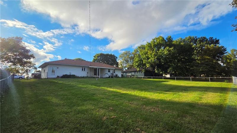 609 Park St, Lathrop, MO 64465