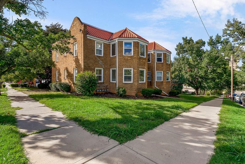 4948 Walnut St #1S, Kansas City, MO 64112
