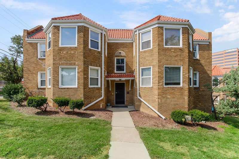 4948 Walnut St #1S, Kansas City, MO 64112