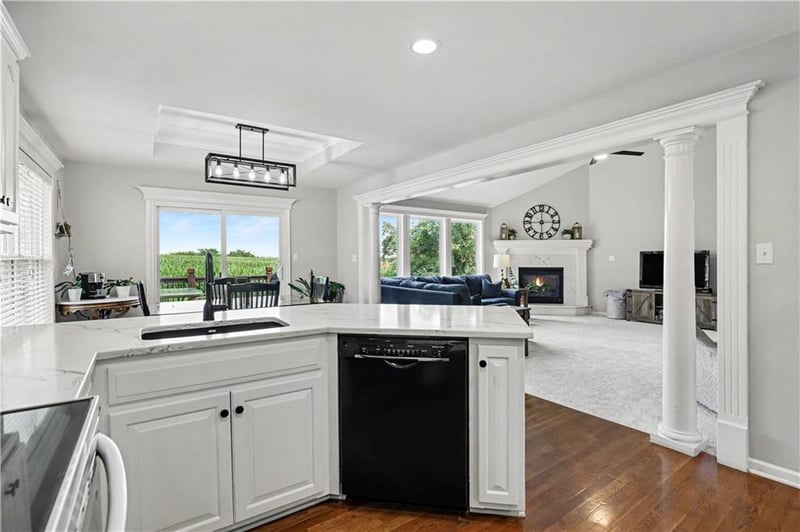 2240 SW Morris Dr, Lee's Summit, MO 64082