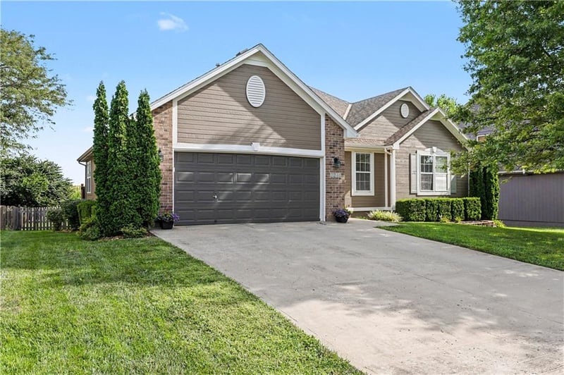 2240 SW Morris Dr, Lee's Summit, MO 64082