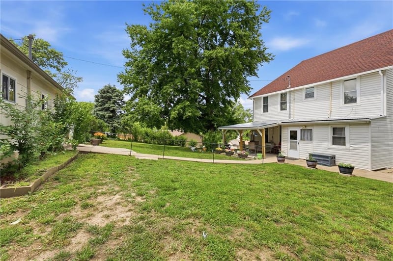 1025 Ironmoulders St, Leavenworth, KS 66048