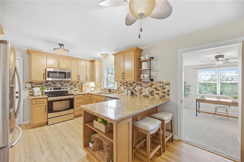 6133 Floyd St, Overland Park, KS 66202