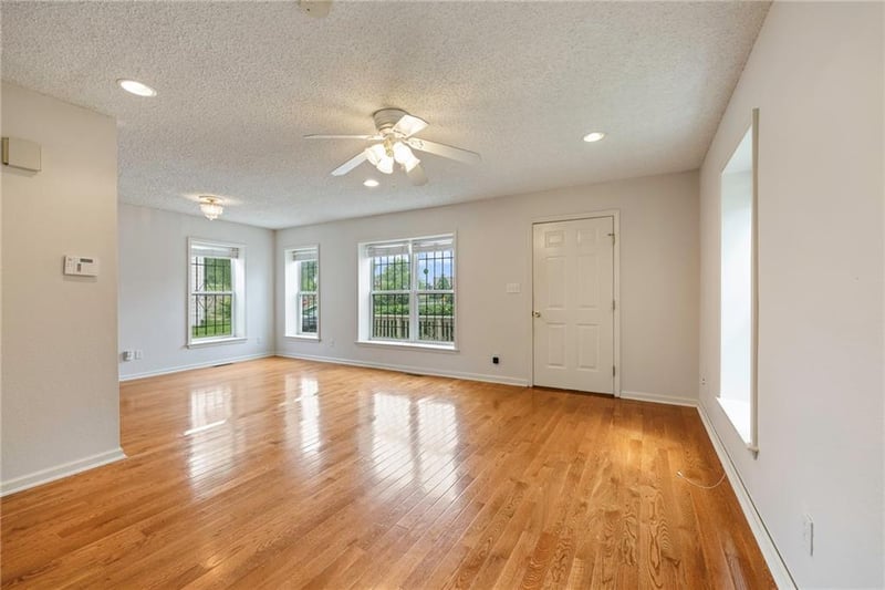 2005 E 34th St, Kansas City, MO 64109