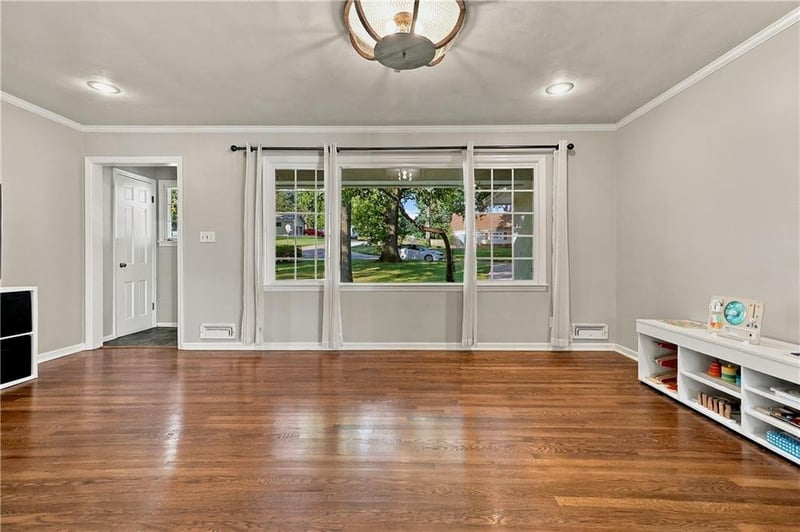 8025 Dearborn Dr, Prairie Village, KS 66208