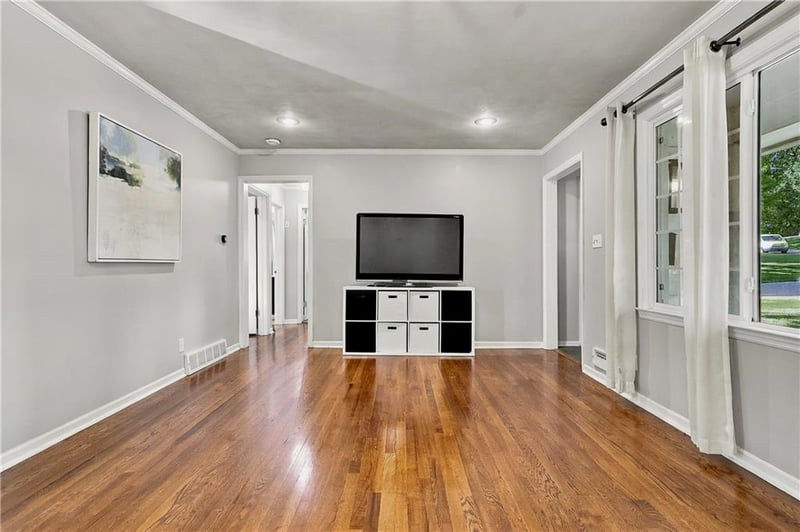 8025 Dearborn Dr, Prairie Village, KS 66208