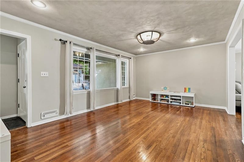 8025 Dearborn Dr, Prairie Village, KS 66208