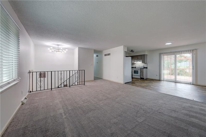 407 SE Moreland School Rd, Blue Springs, MO 64014