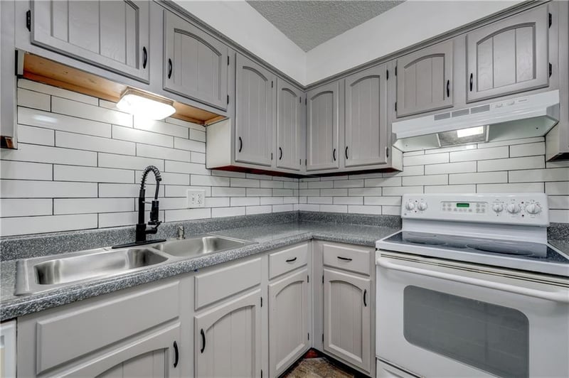 407 SE Moreland School Rd, Blue Springs, MO 64014