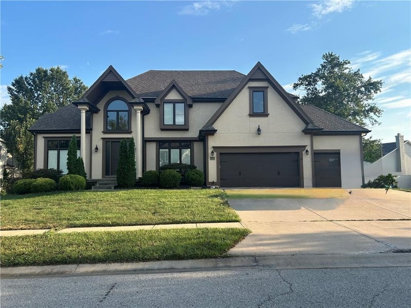4549 W 141st Ter, Leawood, KS 66224
