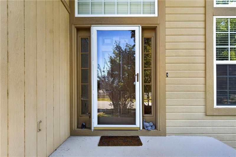 1433 Glen Dr, Louisburg, KS 66053