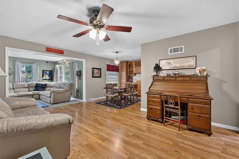 3800 S Drumm Ave, Independence, MO 64055