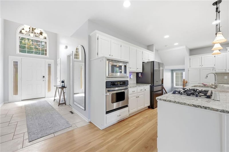 21714 W 96th St, Lenexa, KS 66220
