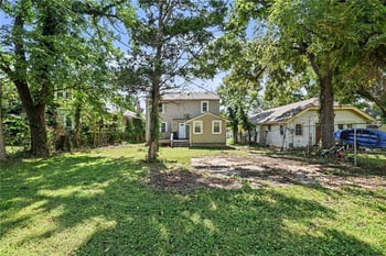 1700 E 51st St, Kansas City, MO 64110