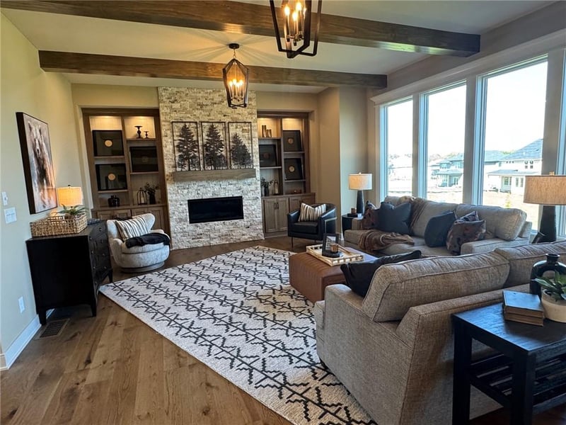 18613 Mohawk Ln, Overland Park, KS 66085