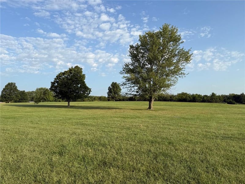2000 E 195th St, Belton, MO 64012