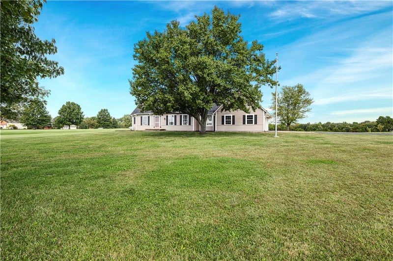 2000 E 195th St, Belton, MO 64012