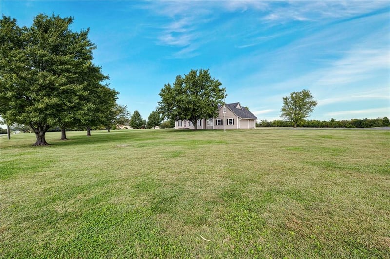 2000 E 195th St, Belton, MO 64012