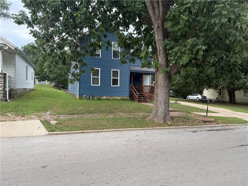 912 A-B Ottawa St, Leavenworth, KS 66048
