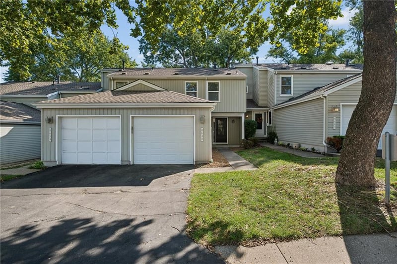 8648 W 108th Pl, Overland Park, KS 66210