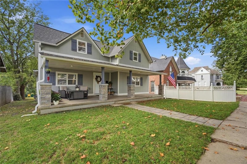 107 E Wea St, Paola, KS 66071