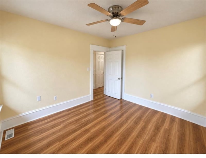 2018 35th St, Kansas City, MO 64109