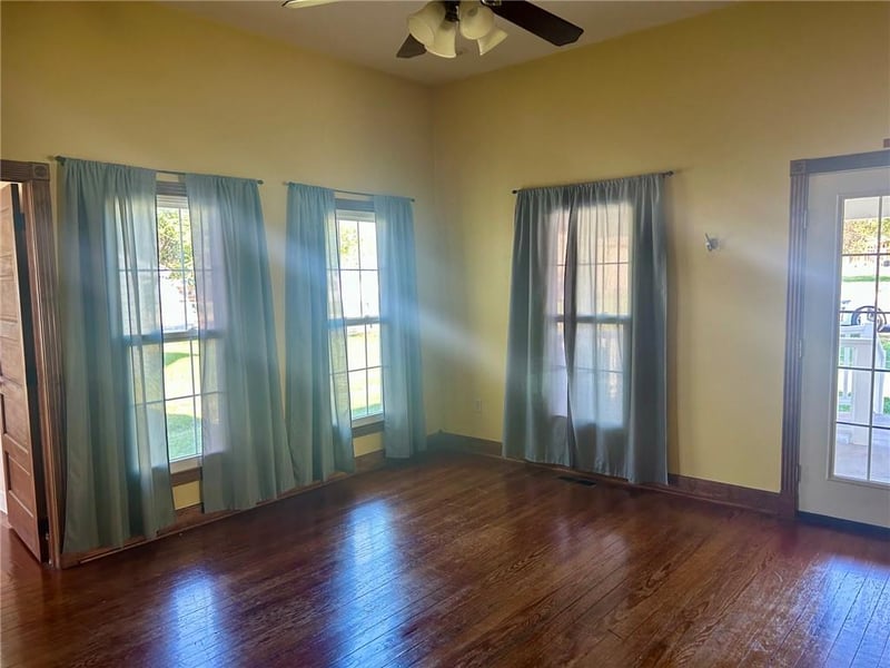 210 Main St, Galesburg, KS 66740