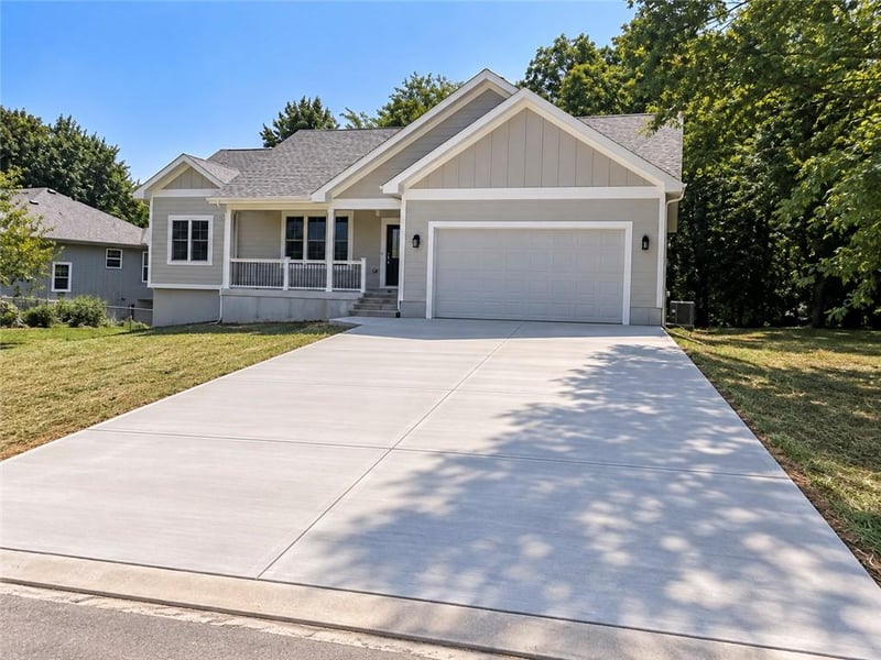 1306 Hamilton St, Pleasant Hill, MO 64080