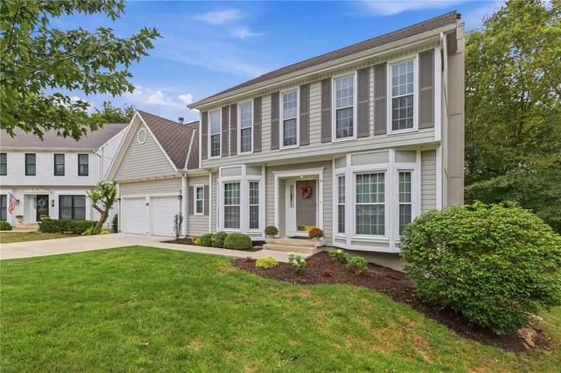 15511 Beverly St, Overland Park, KS 66223