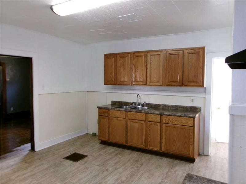 1417 Commercial St, Atchison, KS 66002