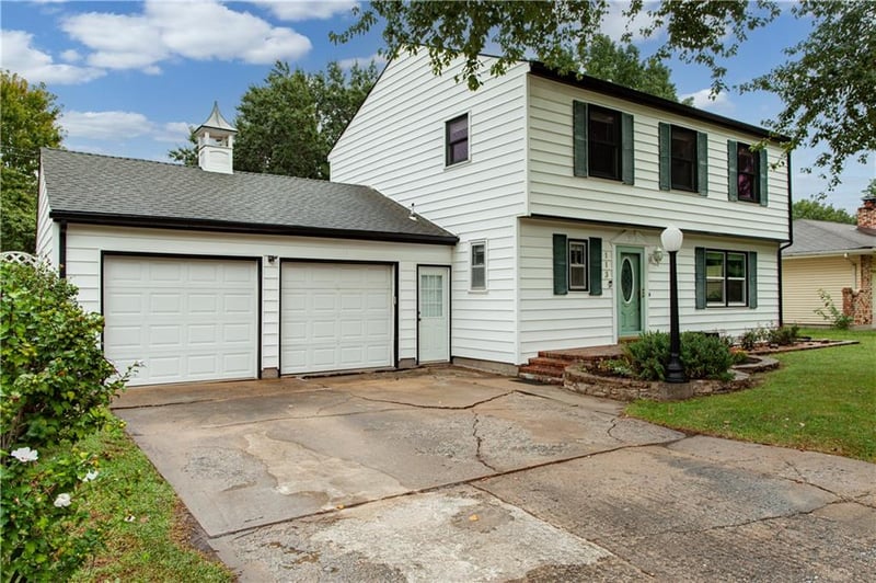 113 Claremont St, Lee's Summit, MO 64063