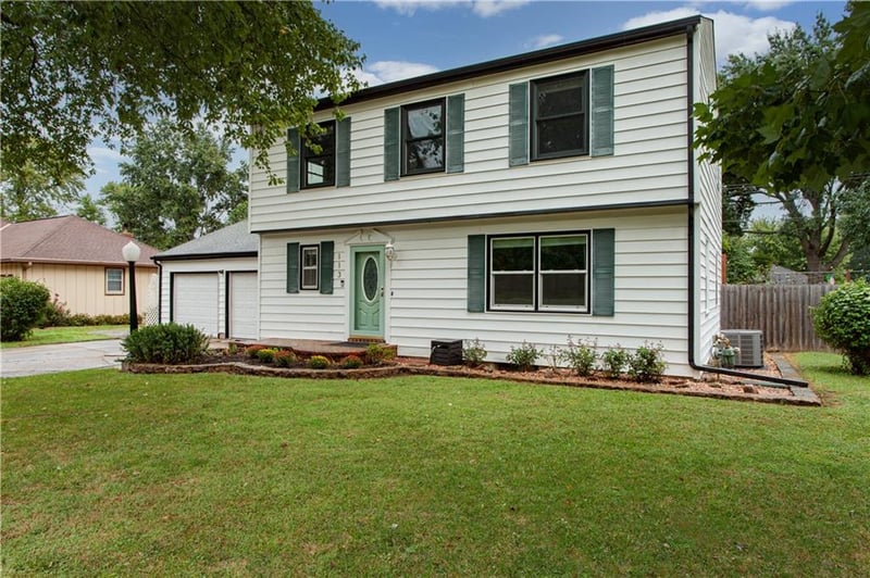113 Claremont St, Lee's Summit, MO 64063